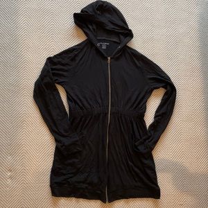 A Pea in the Pod zip up top